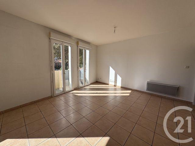 Appartement F3 bis à louer - 4 pièces - 86.0 m2 - PAMIERS - 09 - MIDI-PYRENEES - Century 21 S.D.I.