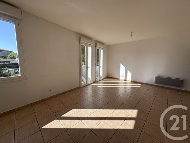 Appartement F3 bis à louer - 4 pièces - 86.0 m2 - PAMIERS - 09 - MIDI-PYRENEES - Century 21 S.D.I.