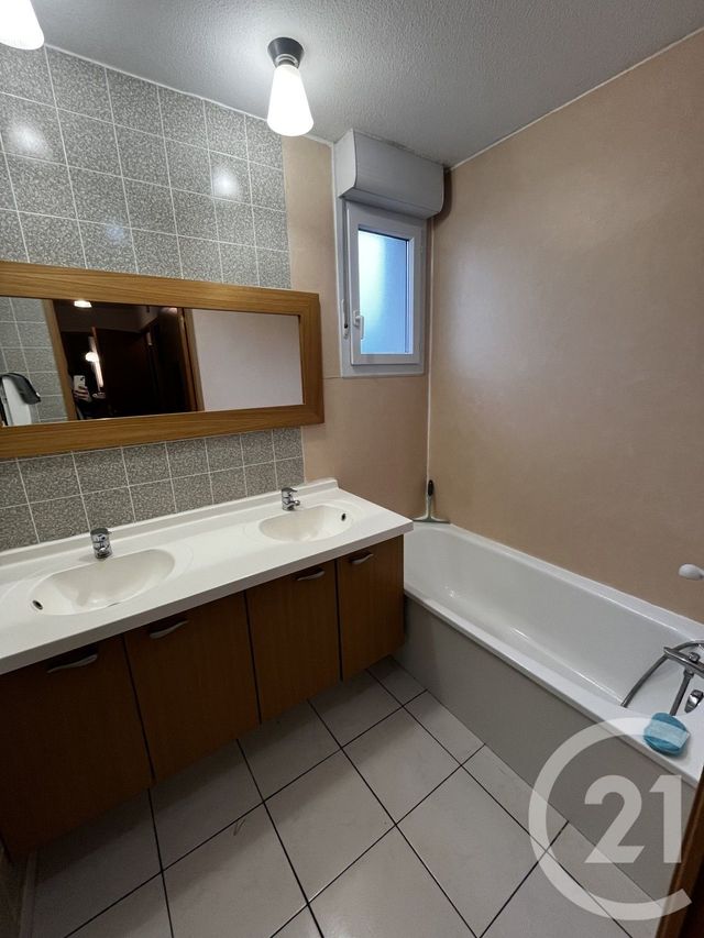 Appartement T3 à louer - 3 pièces - 50.0 m2 - FOIX - 09 - MIDI-PYRENEES - Century 21 S.D.I.